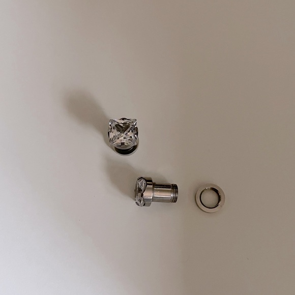 Emerald cut crystal silver tone surgical steel 2g tunnels earrings body Jewelry - Picture 2 of 2